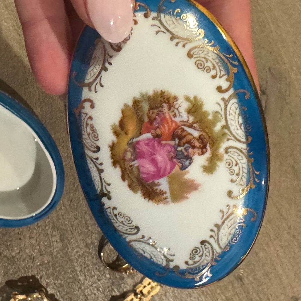 Limoges France oval vintage trinket box - Picture 5 of 10